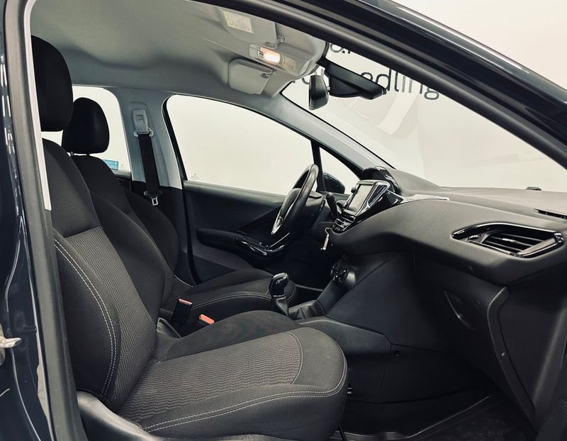Peugeot 208 bild 9