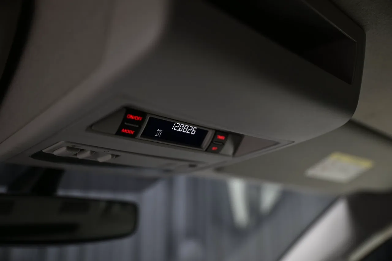 Vehicle image 25