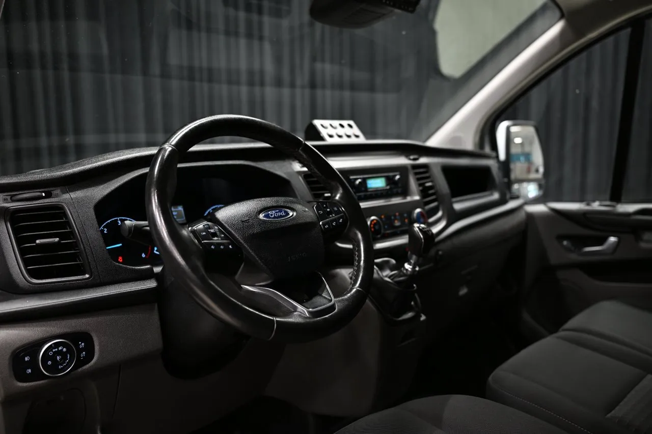 Vehicle image 21