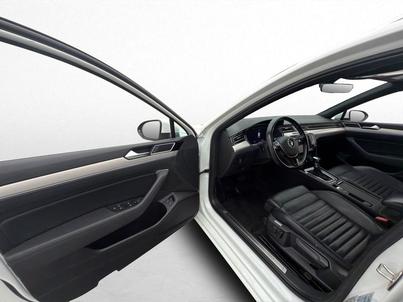 Volkswagen Passat bild 8