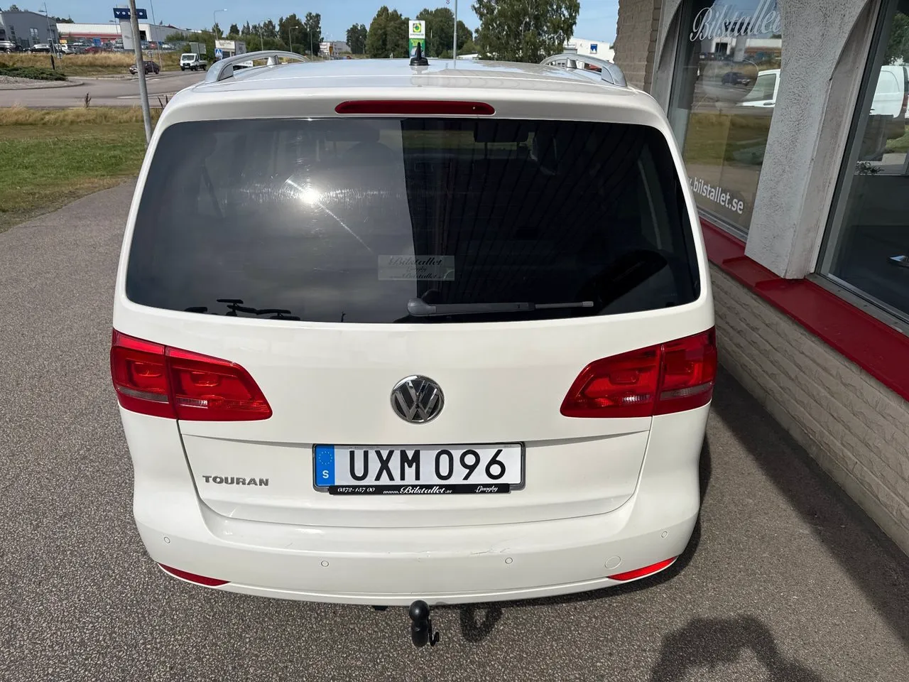 Vehicle image 14