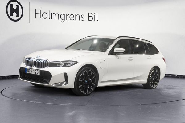 BMW 330 e xDrive Touring M Sport Fartpilot HiFi Drag | Ränta 1,99 - 2025