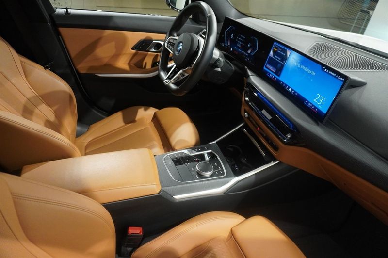 BMW 330 bild 12