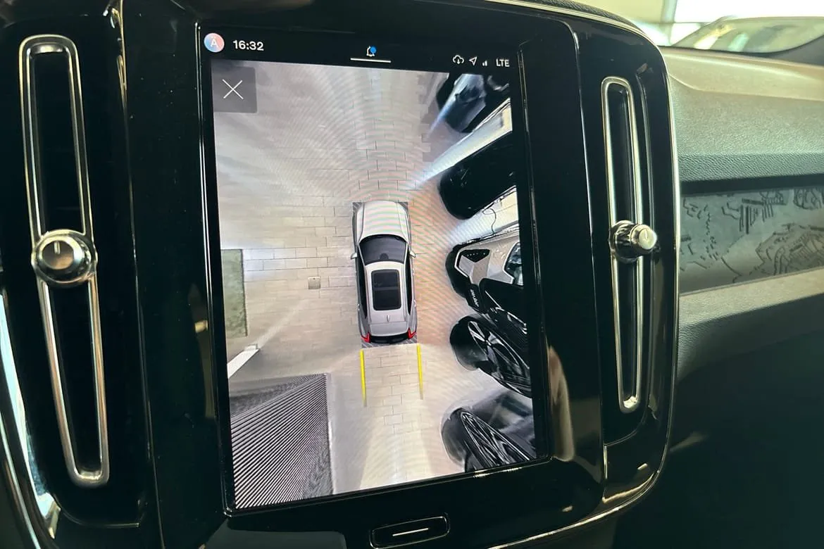 Vehicle image 30