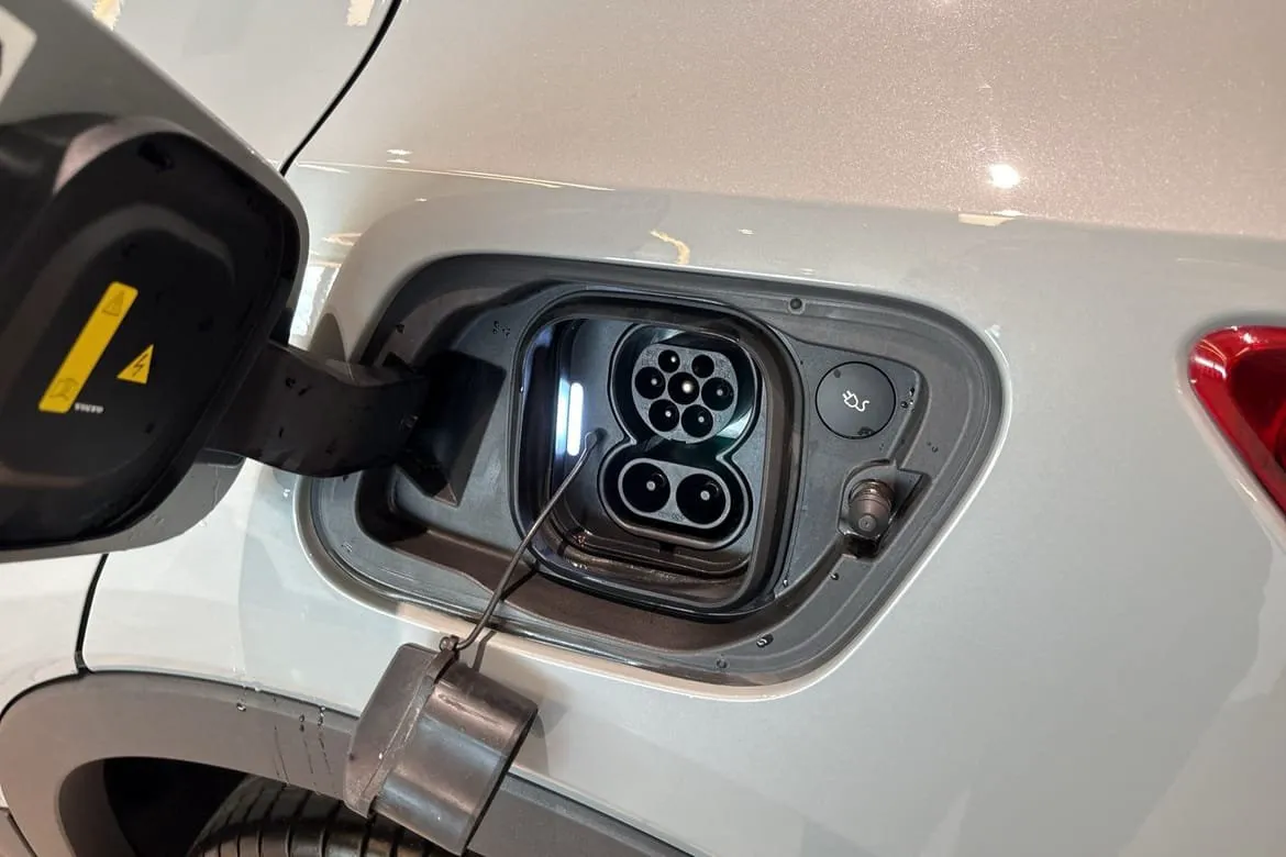 Vehicle image 14
