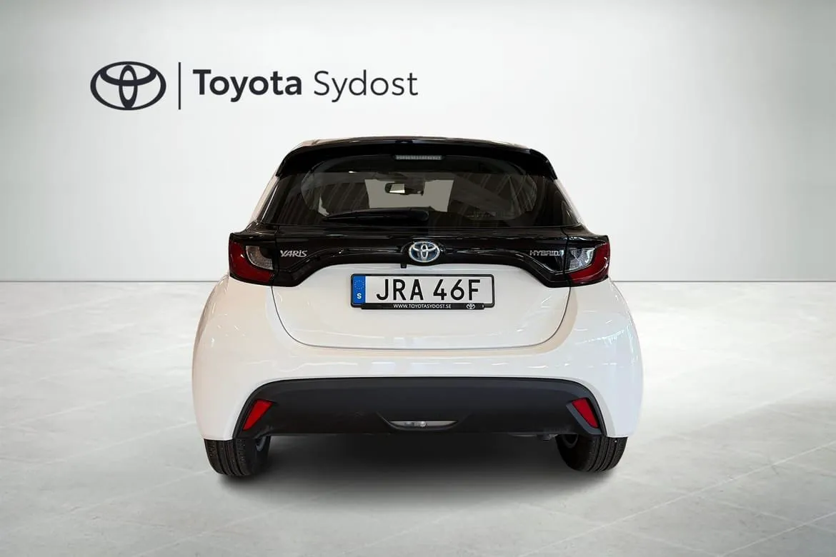 Vehicle image 5