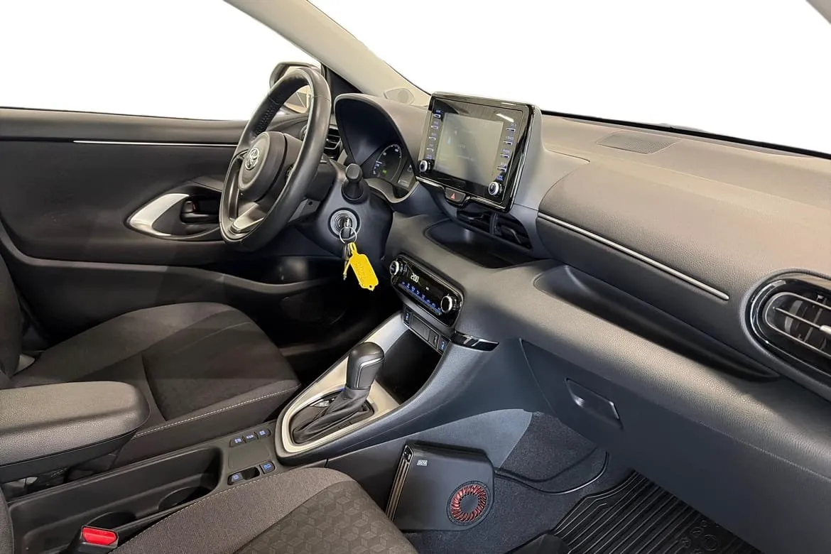Vehicle image 13