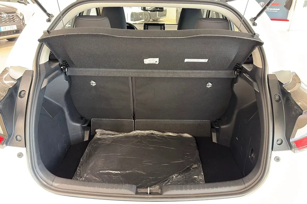 Vehicle image 16