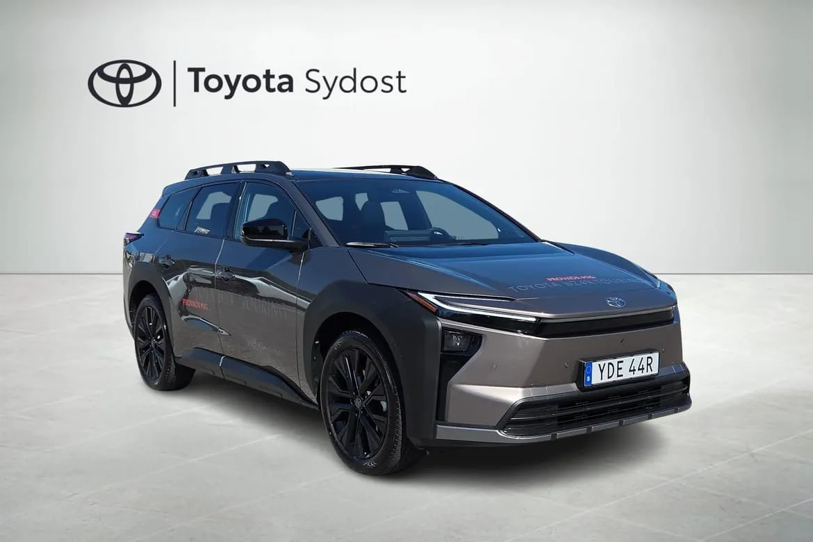Vehicle image 5
