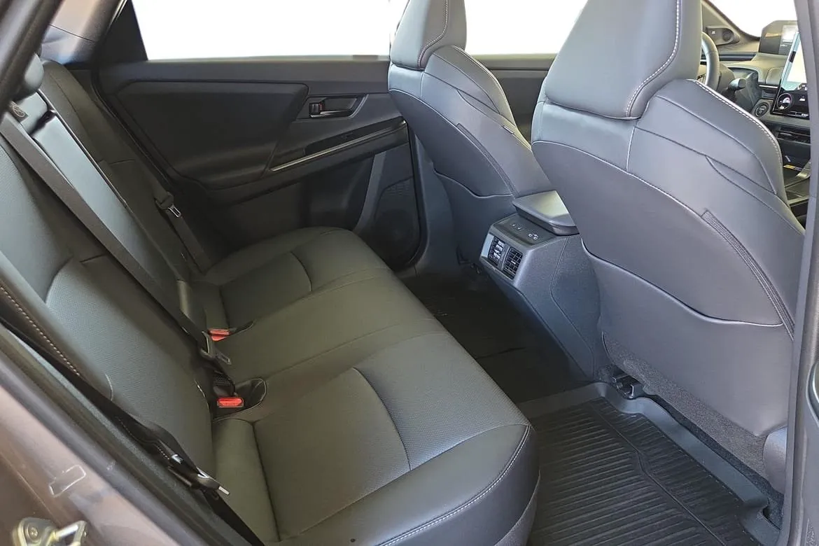 Vehicle image 14