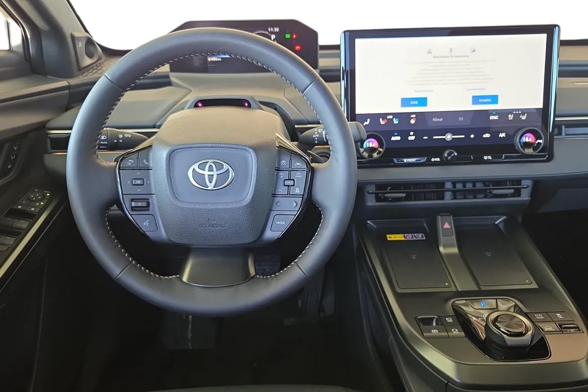 Vehicle image 11