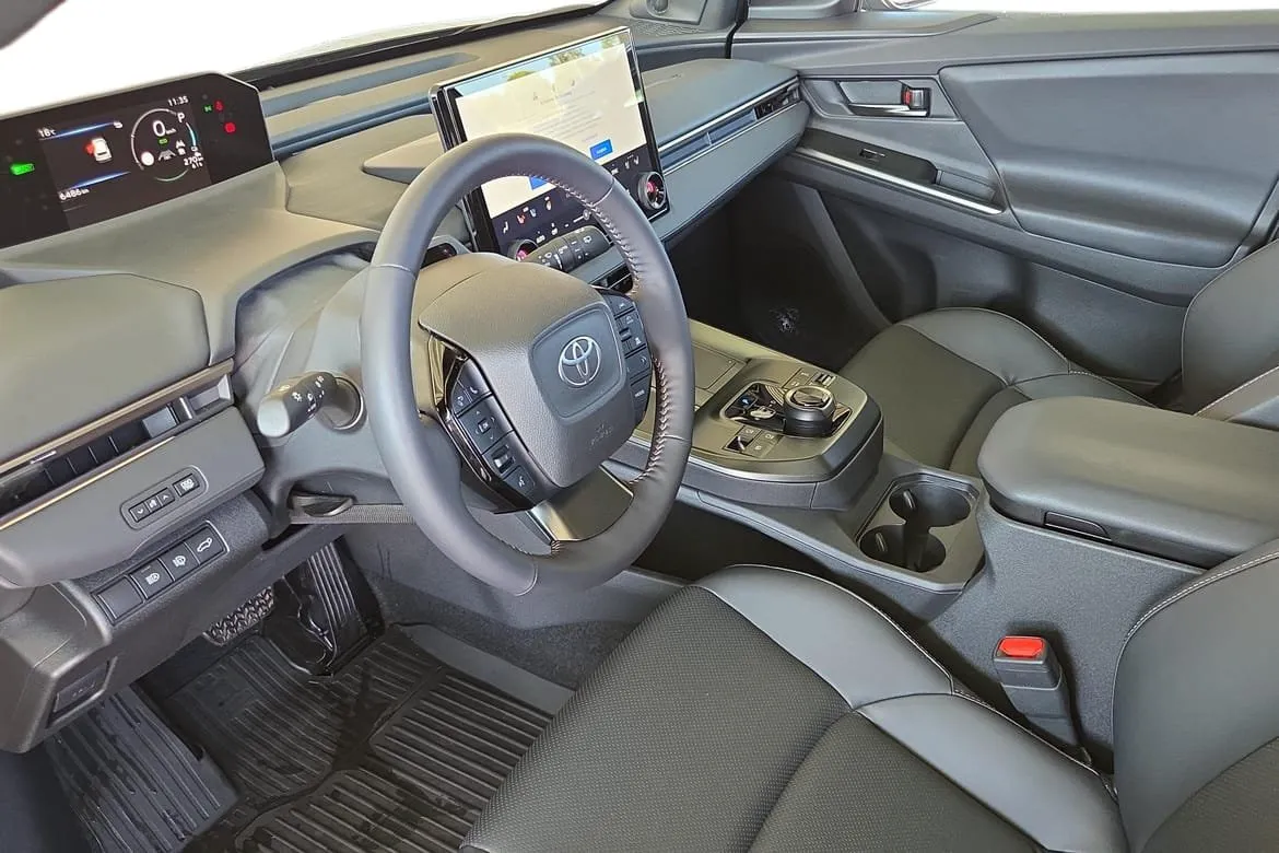 Vehicle image 9