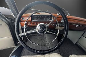 Mercedes 220 bild 15