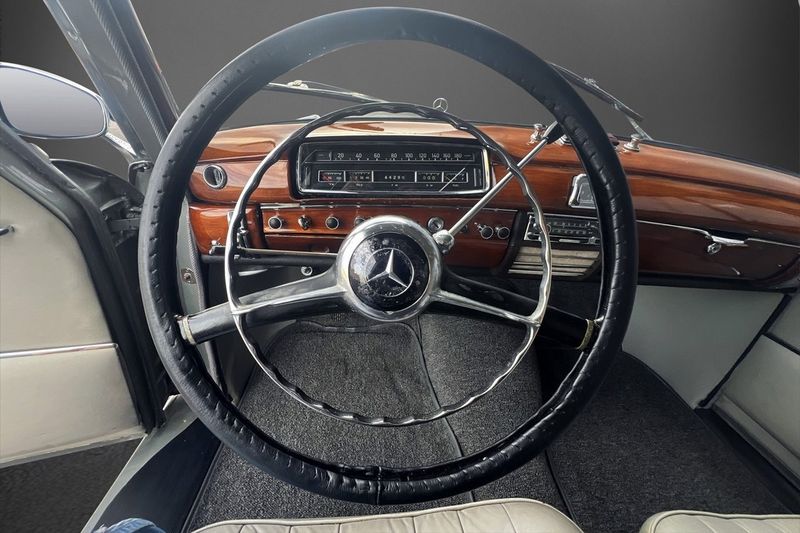 Mercedes 220 bild 15