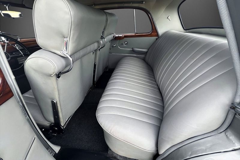 Mercedes 220 bild 18