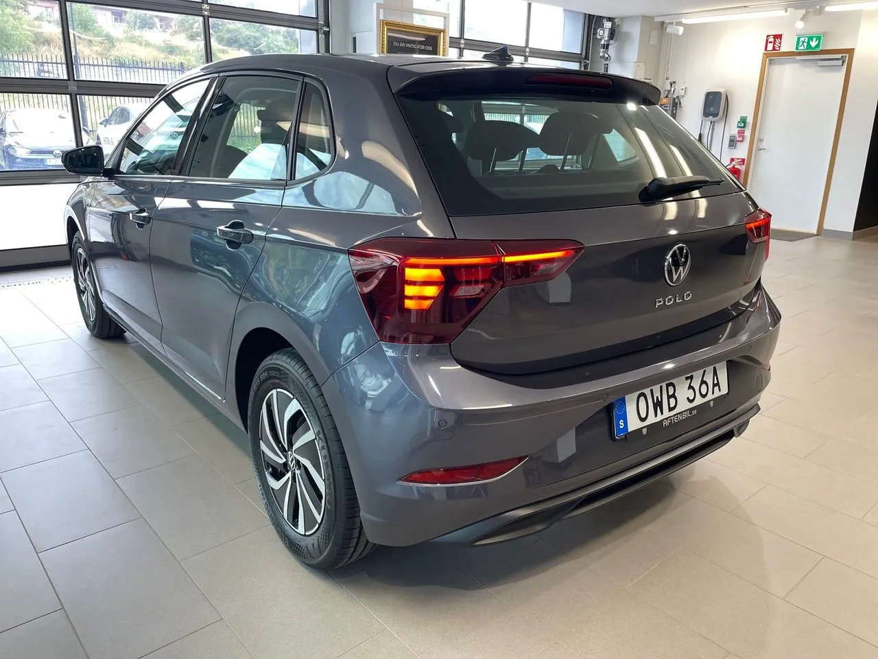 Vehicle image 6