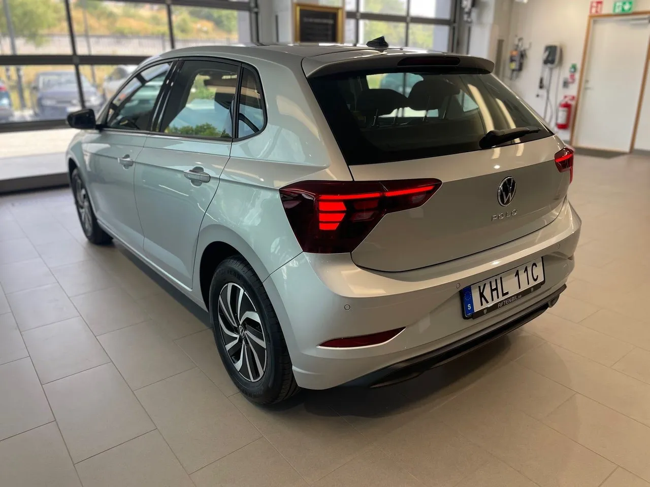 Vehicle image 7