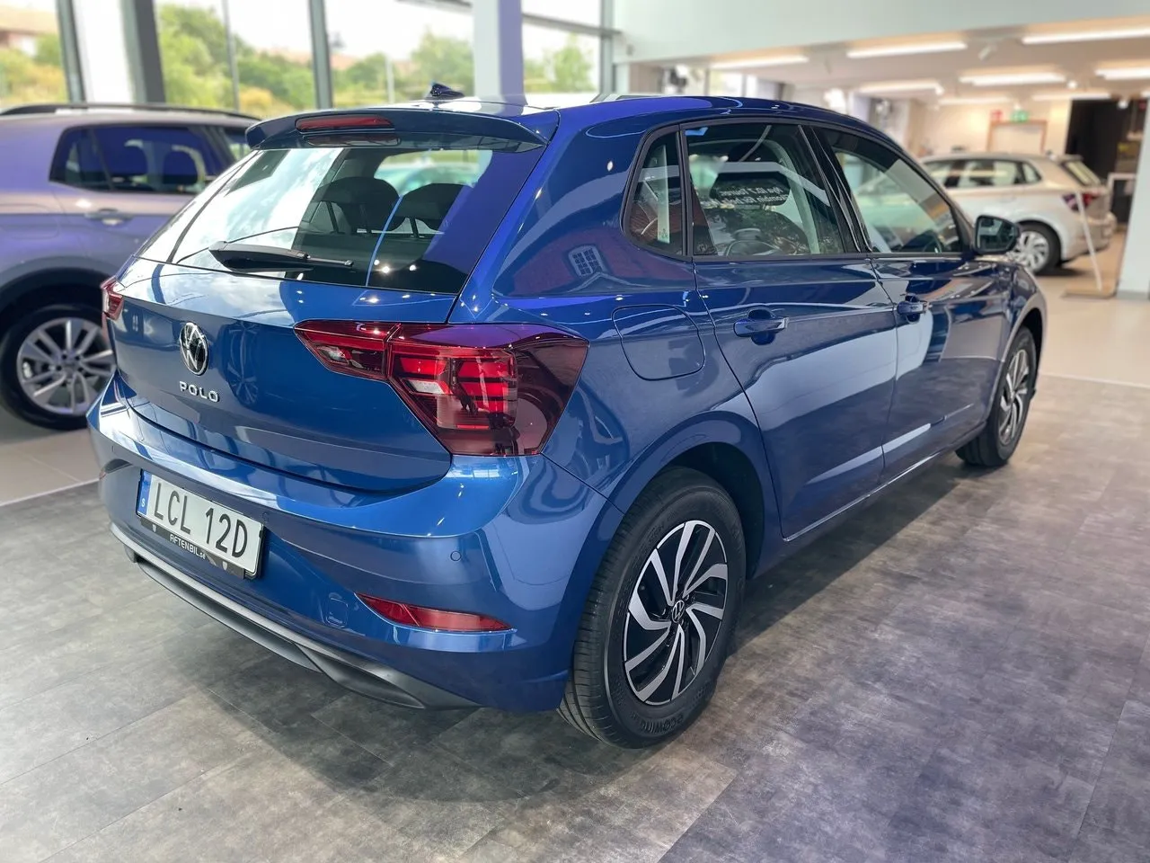 Vehicle image 3