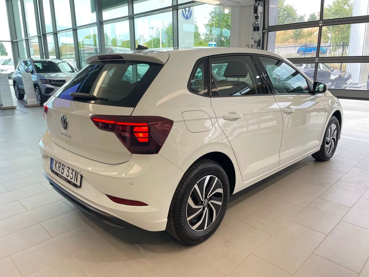 Vehicle image 4