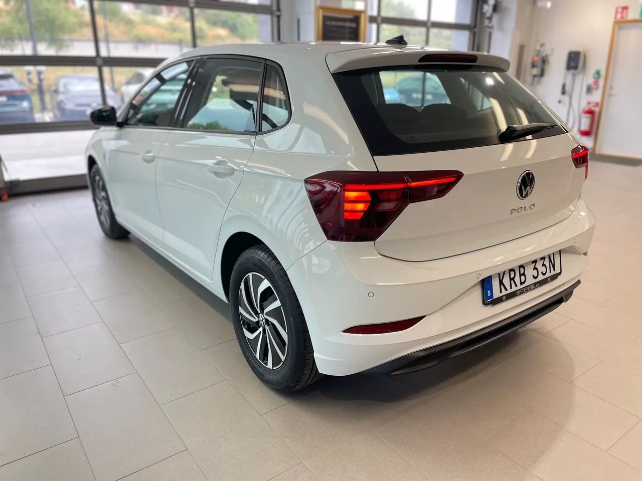 Vehicle image 6