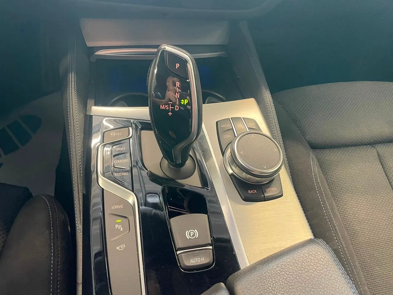 Vehicle image 28