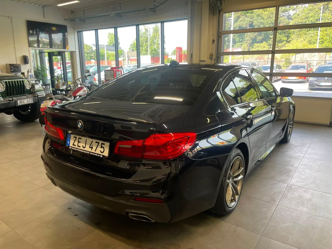 Vehicle image 5