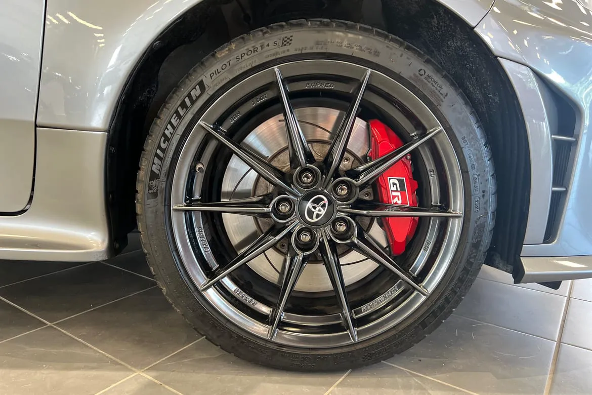 Vehicle image 16