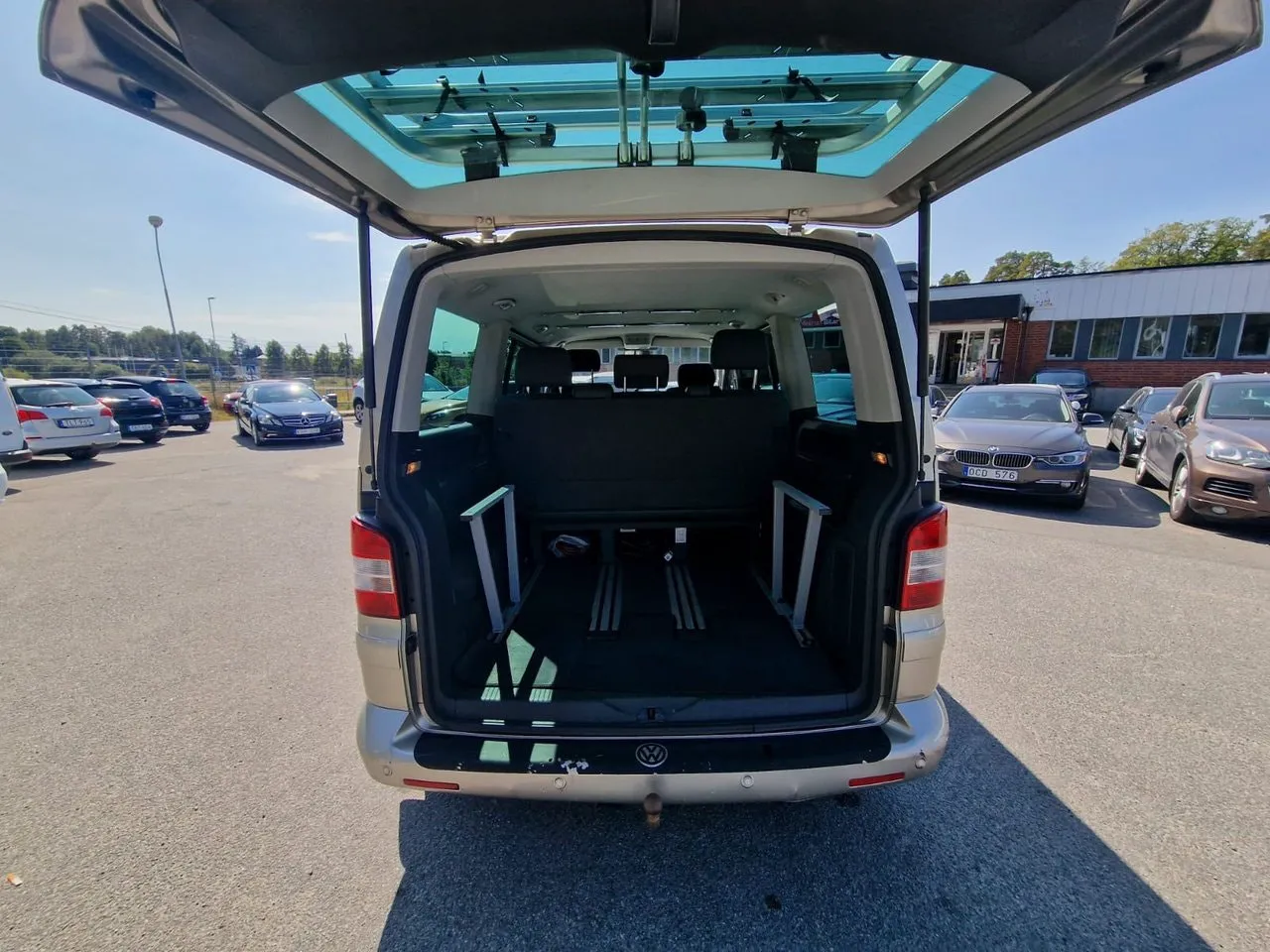 Vehicle image 8
