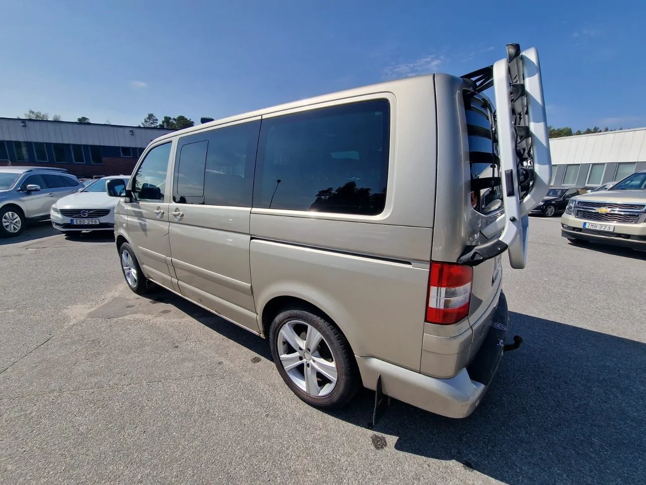 Vehicle image 4