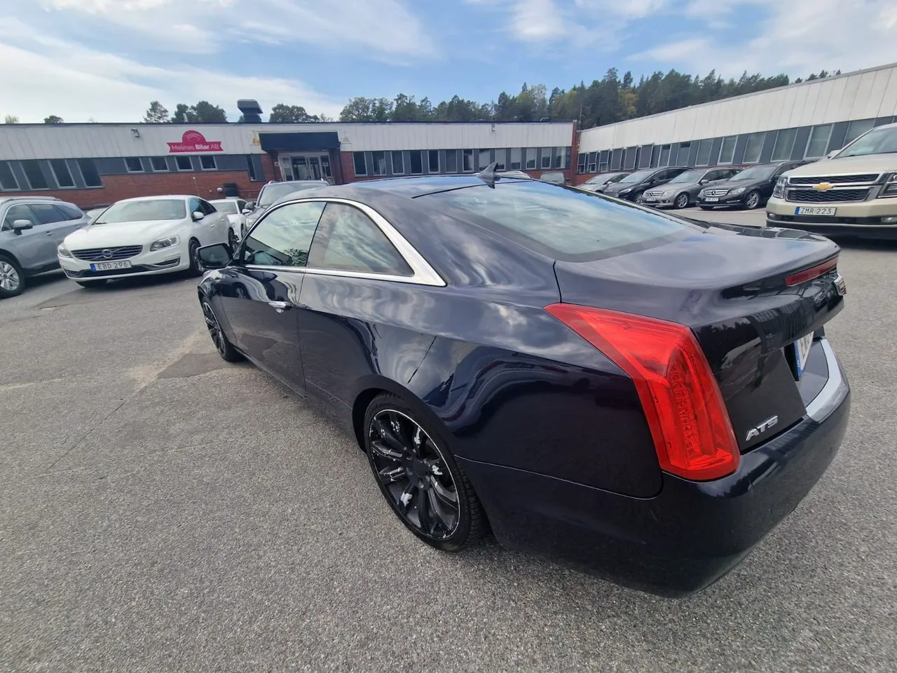 Vehicle image 5