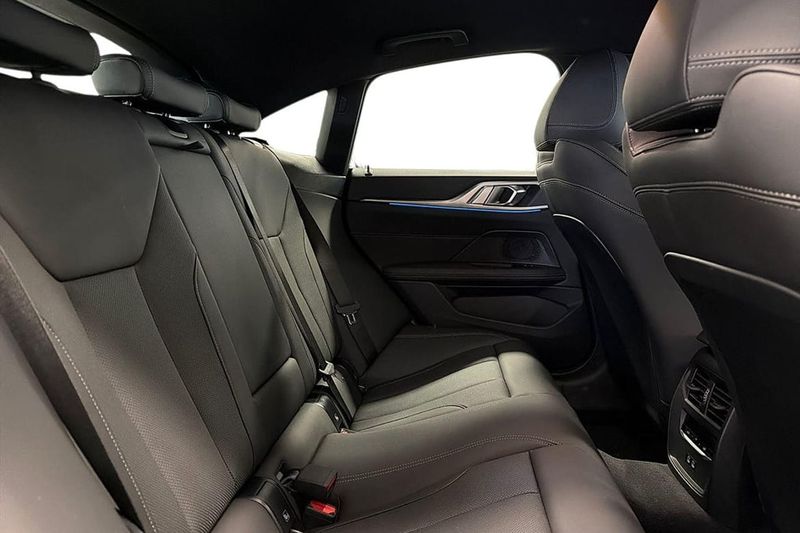BMW i4 bild 7