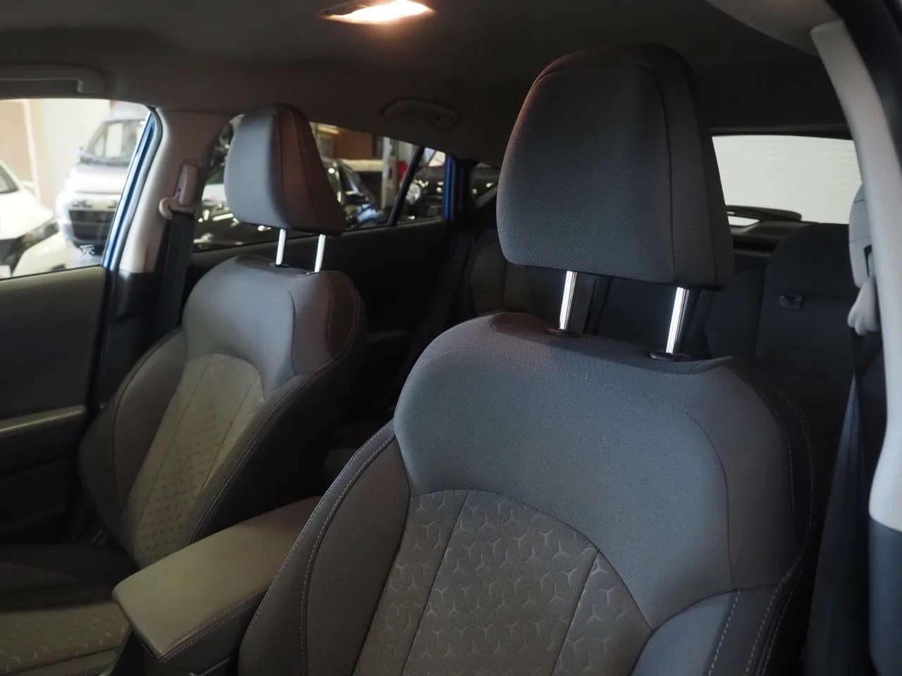 Vehicle image 16