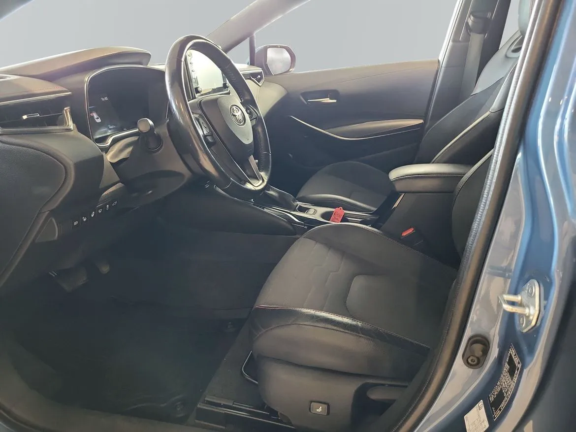 Vehicle image 11