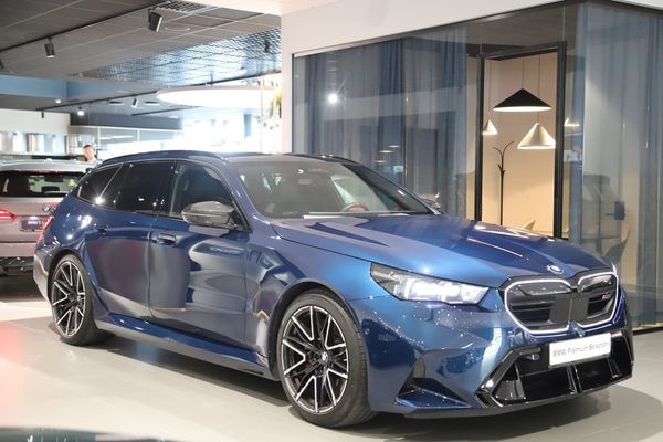 BMW M5 Individualfärg / Panormama - 2025