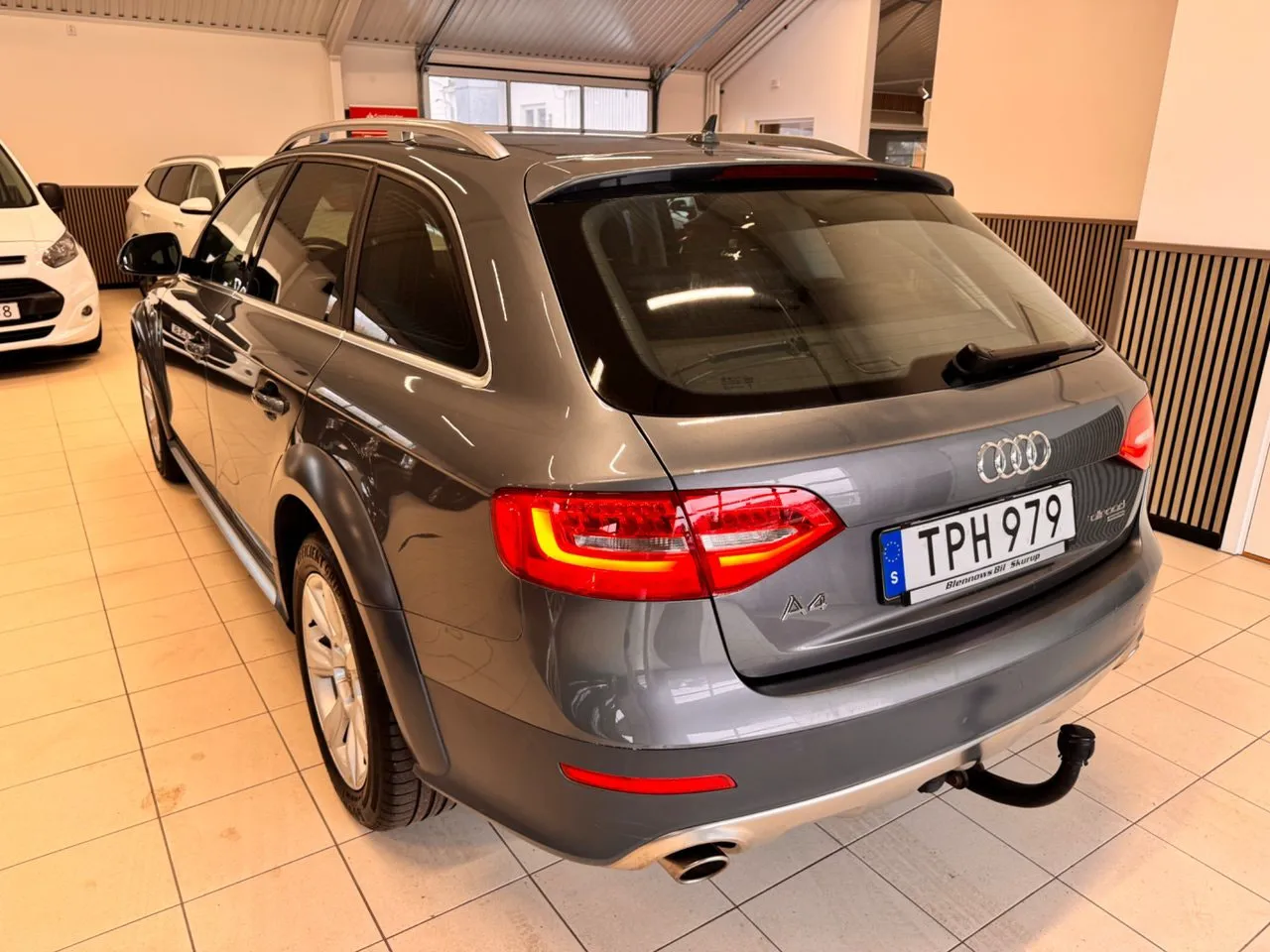Vehicle image 11