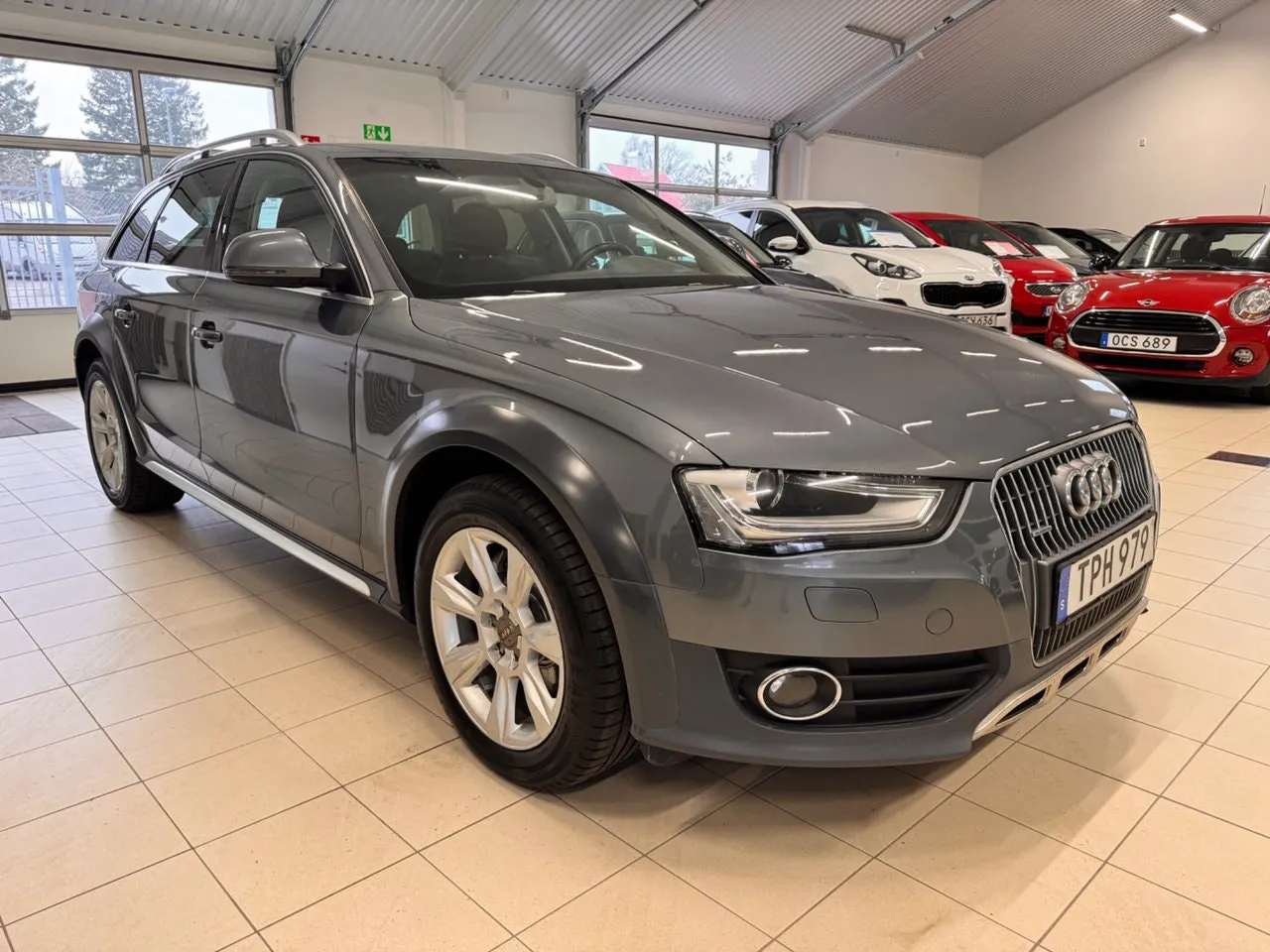 Vehicle image 15