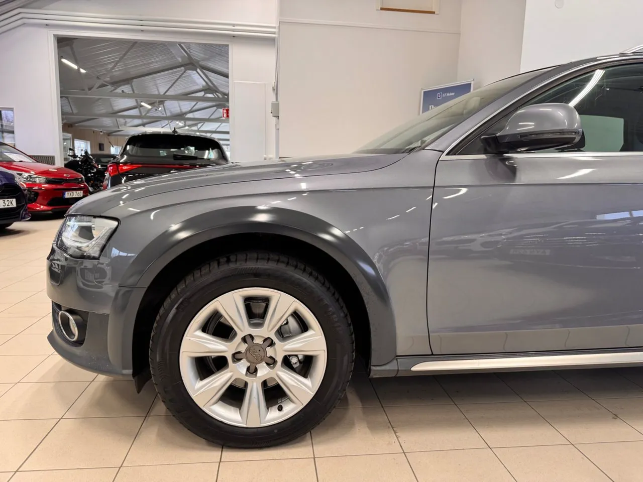 Vehicle image 13