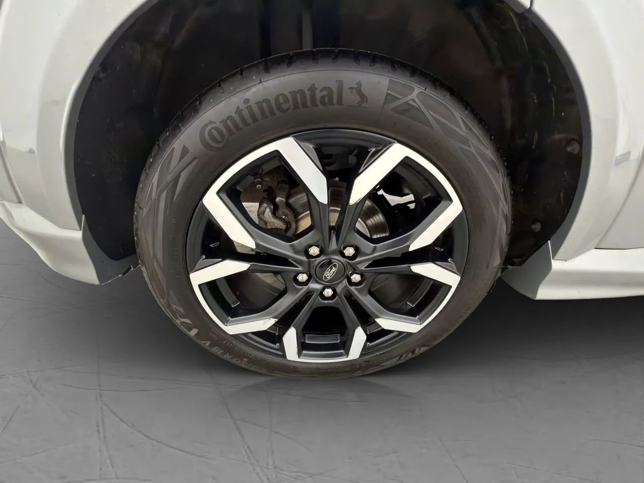 Vehicle image 33