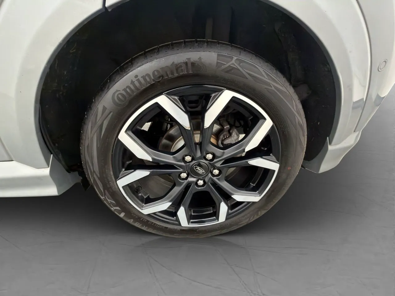 Vehicle image 32