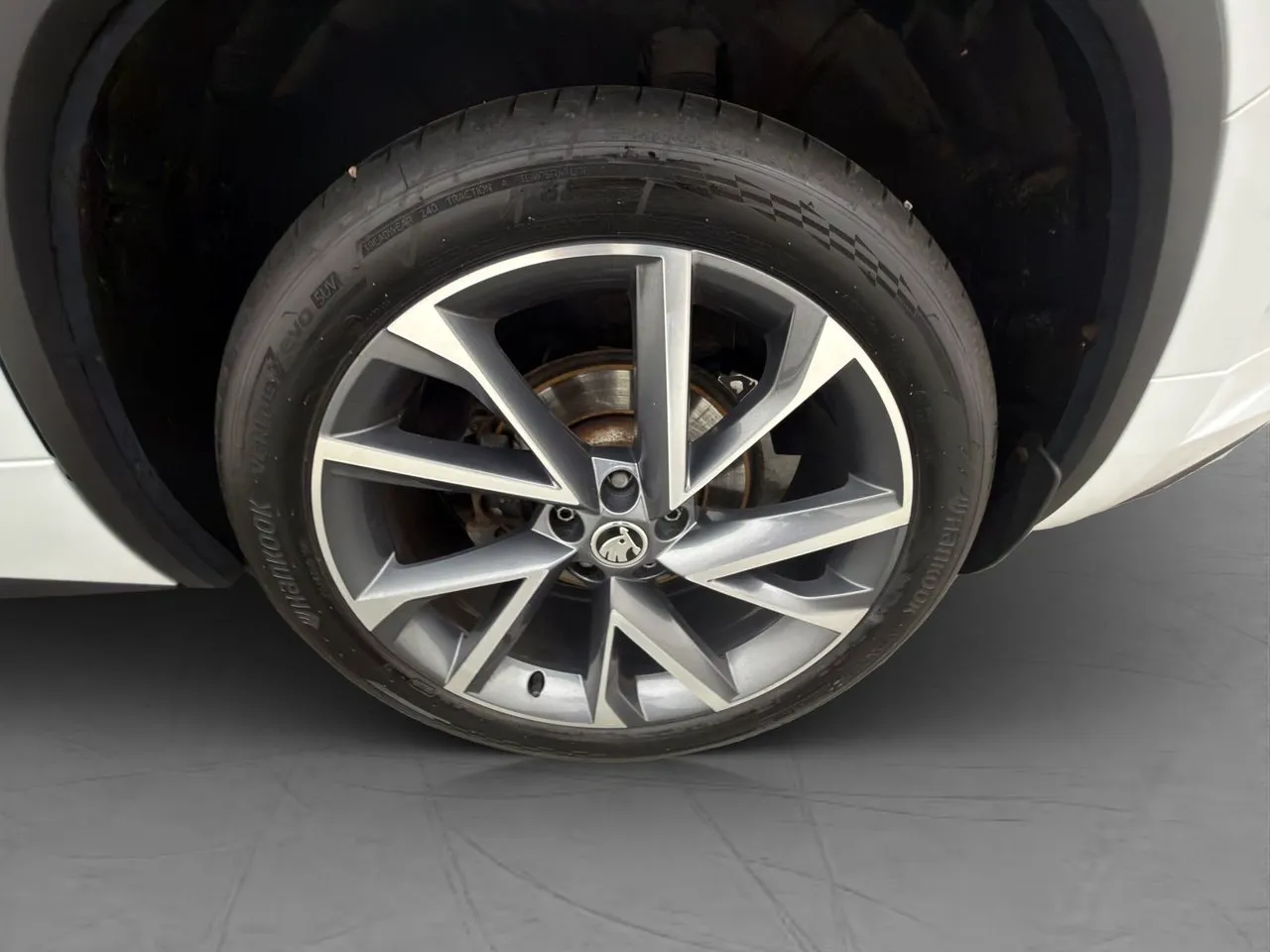 Vehicle image 32