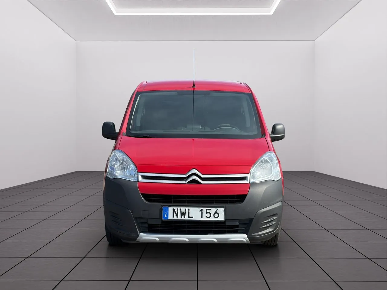 Vehicle image 9