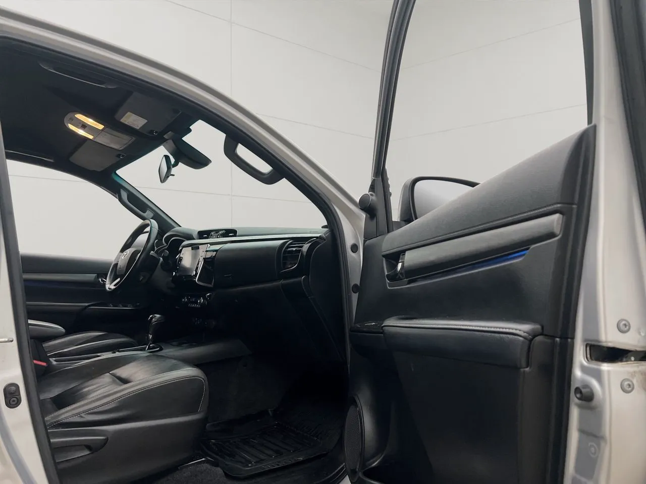 Vehicle image 30