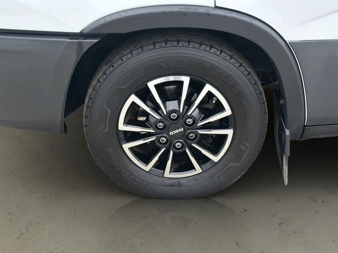 Vehicle image 28