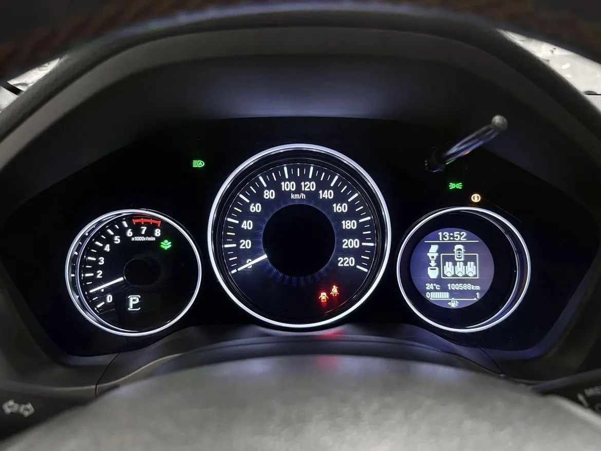 Vehicle image 13