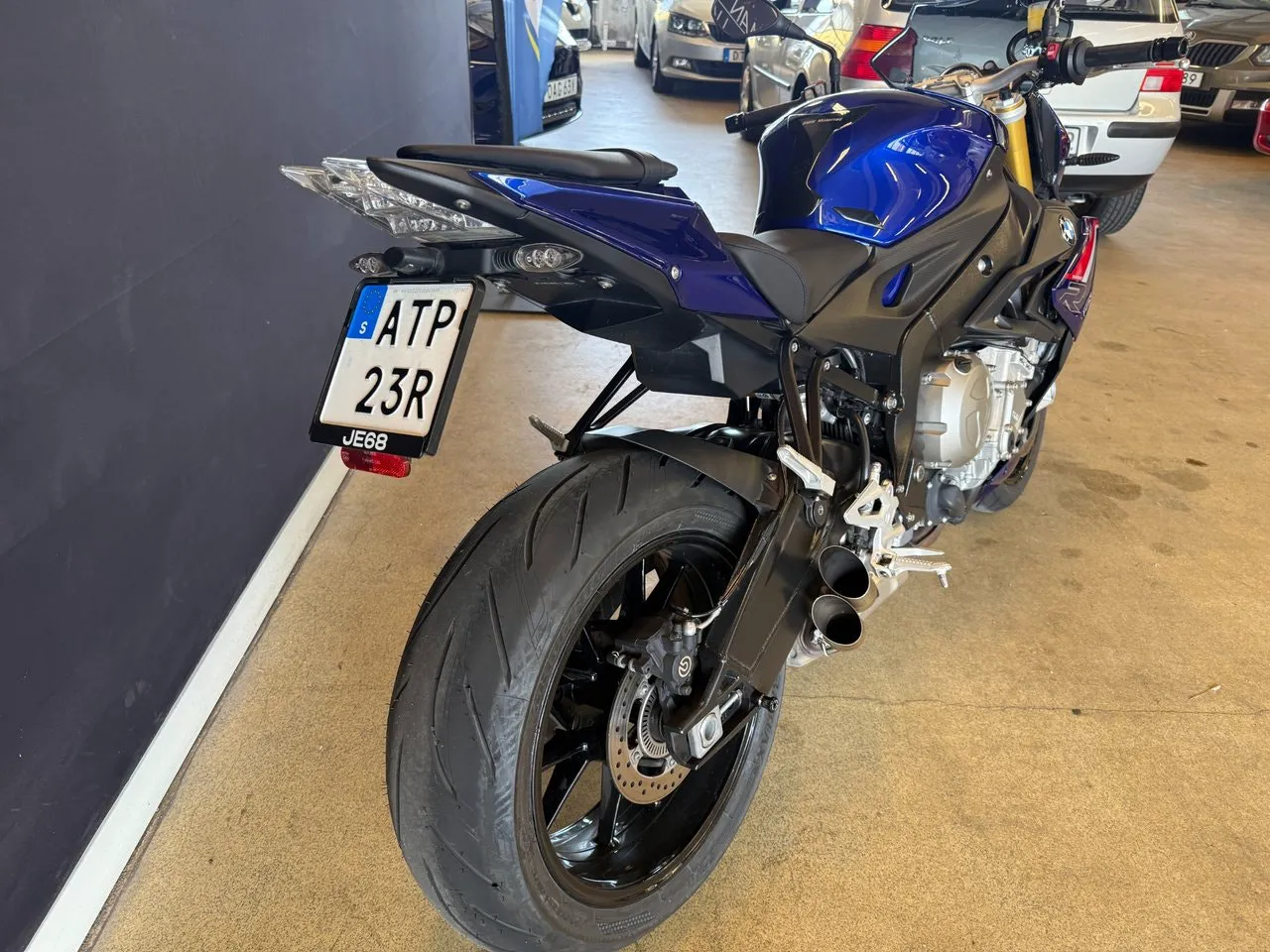 Vehicle image 4