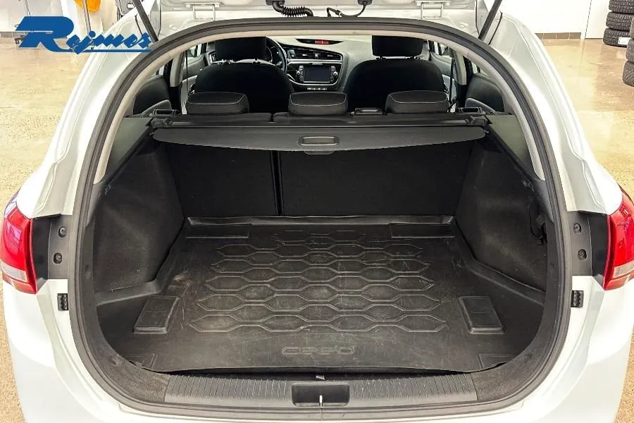 Vehicle image 15