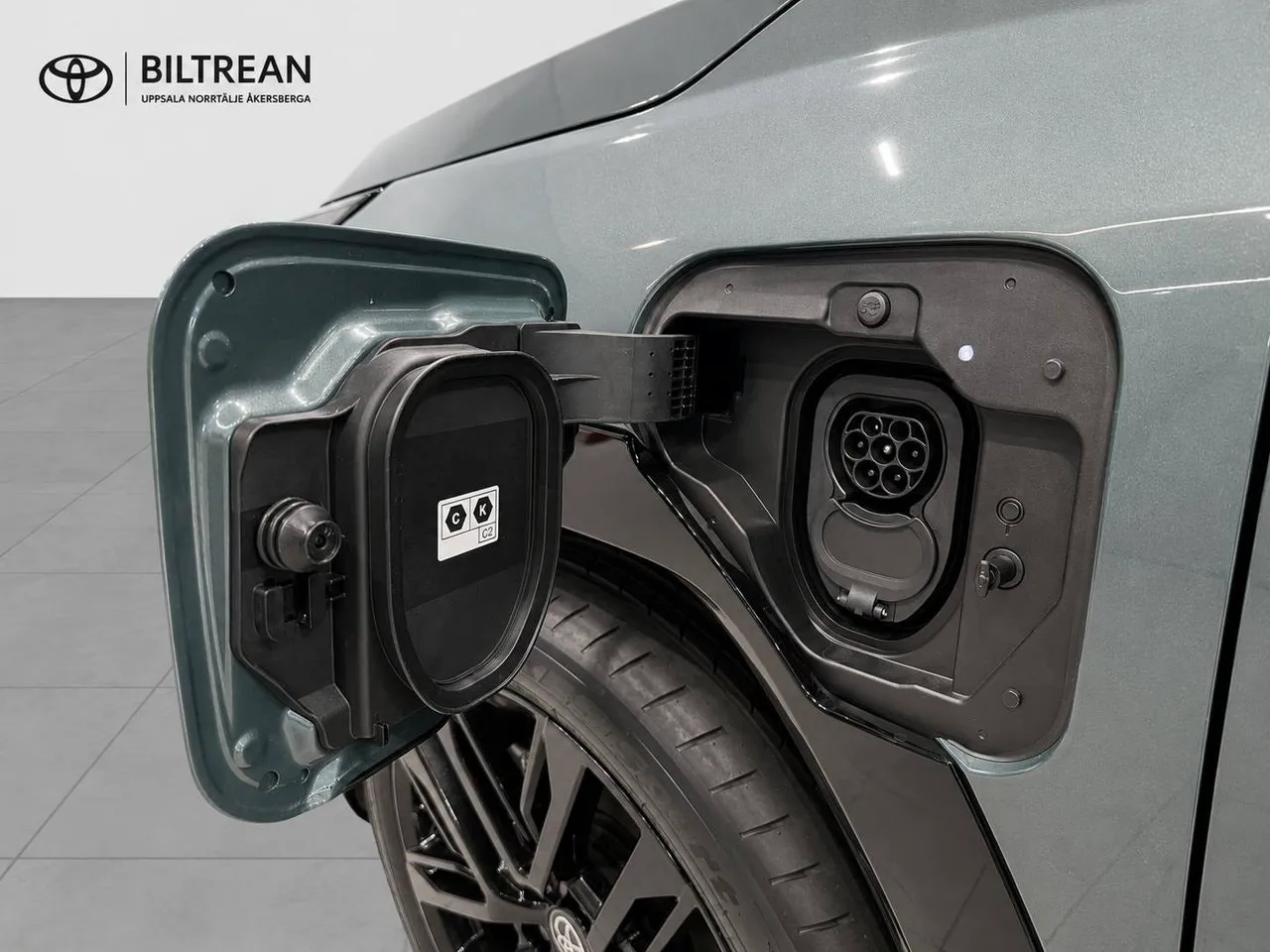 Vehicle image 10