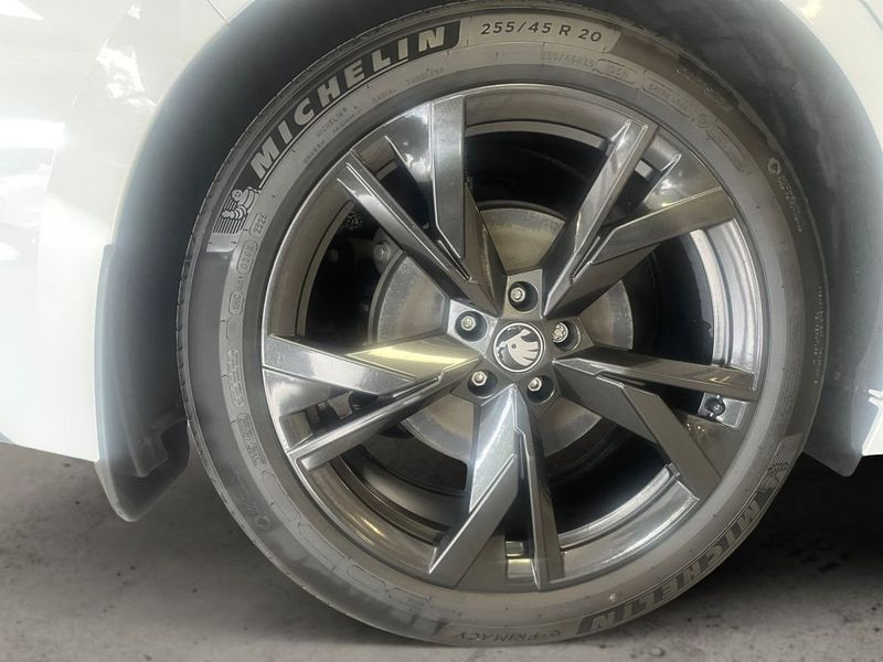 Skoda Enyaq bild 4