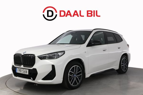 BMW iX1 xDRIVE30 64,7 kWh 306HK M-SPORT DRAG P-VÄRM HUD 3D-VIEW - 2023
