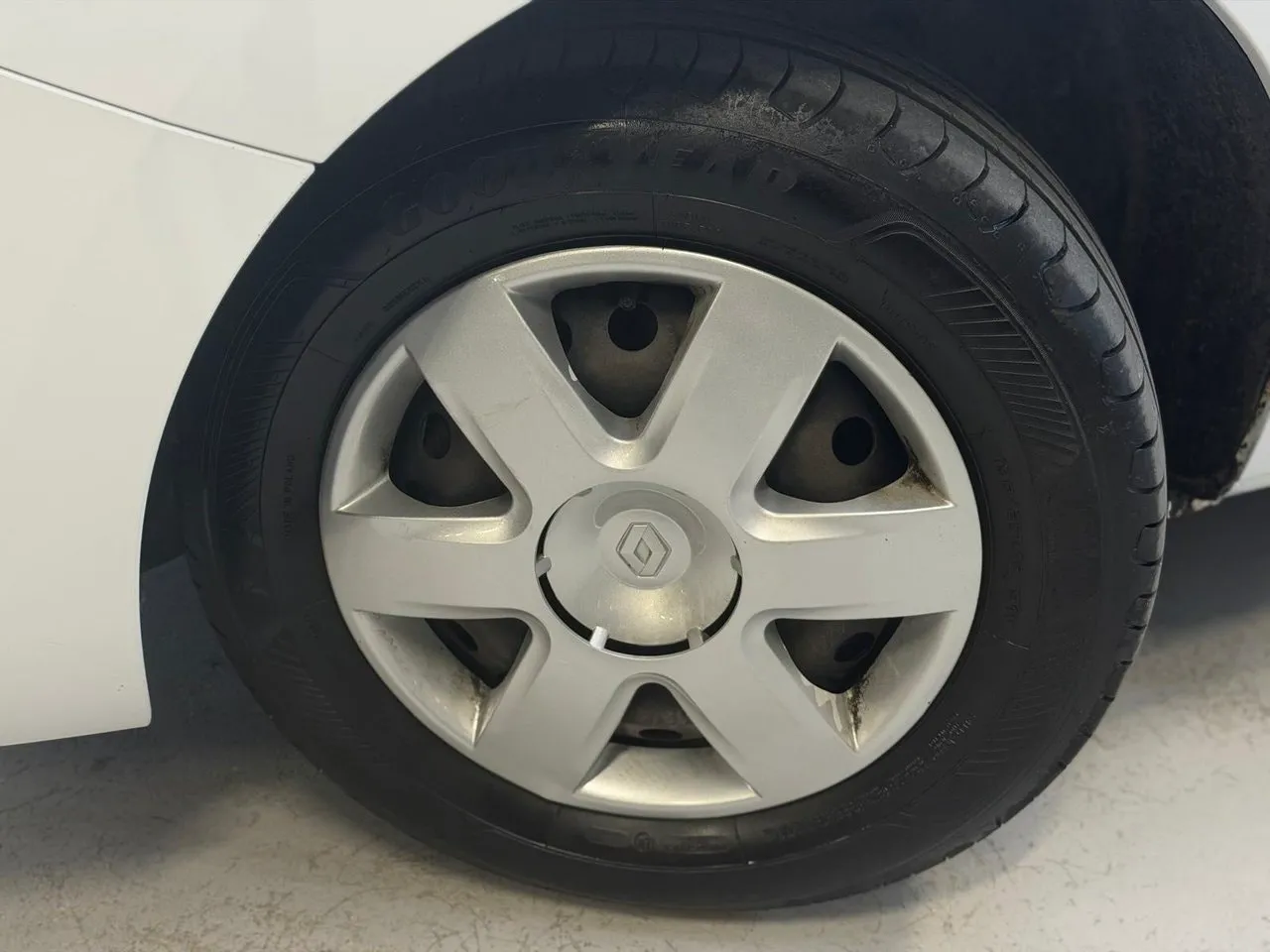 Vehicle image 15